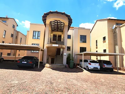 2 Bedroom Townhouse For Sale in Germiston - 0Cth.webp