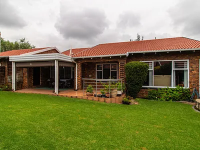 3 Bedroom Townhouse For Sale in Edenvale - NZf7.webp