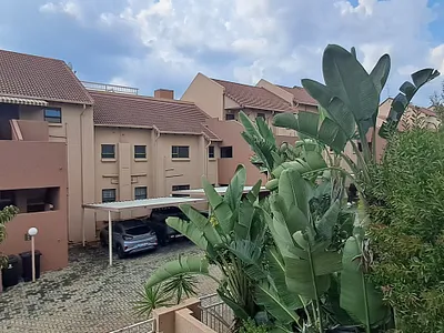 3 Bedroom Townhouse For Sale in Bedfordview - qy6q.webp