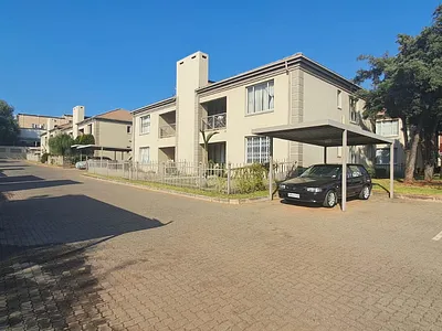 2 Bedroom Townhouse For Sale in Bedfordview - dIVt.webp