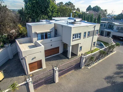 4 Bedroom House For Sale in Bedfordview - ZgOI.webp