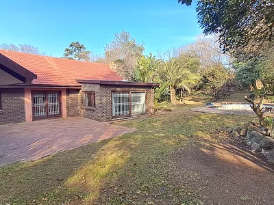5 Bedroom House For Sale in Edenvale - nbOB.webp