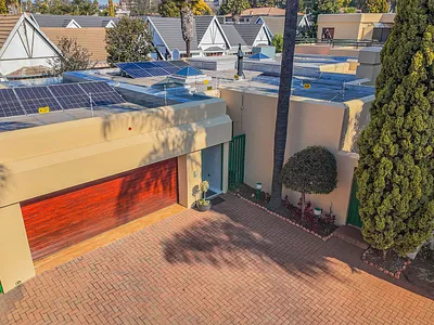 4 Bedroom House For Sale in Bedfordview - VdwD.webp
