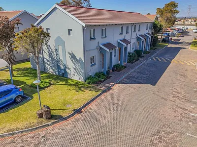 2 Bedroom Apartment For Sale in Edenvale - bKd7.webp