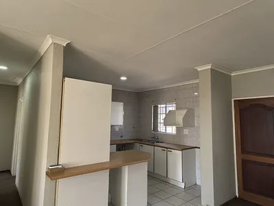 2 Bedroom Townhouse To Rent in Edenvale - img
