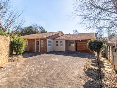 3 Bedroom House For Sale in Johannesburg - mFb8.webp