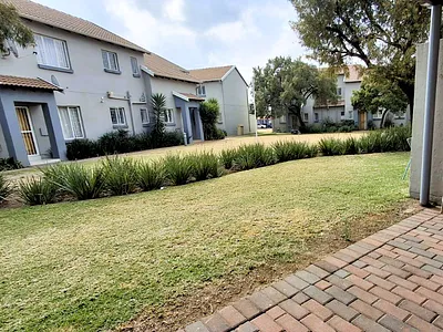 2 Bedroom Apartment For Sale in Edenvale - t2Mu.webp