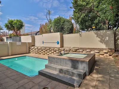 2 Bedroom Townhouse For Sale in Bedfordview - ucPY.webp