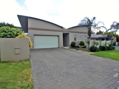 3 Bedroom House For Sale in Edenvale - aa6G.webp