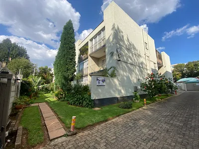 2 Bedroom Apartment For Sale in Bedfordview - uQa1.webp