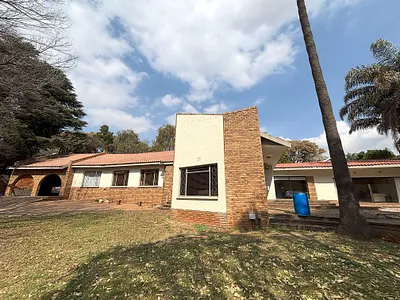 3 Bedroom House To Rent in Bedfordview - u9s7.webp