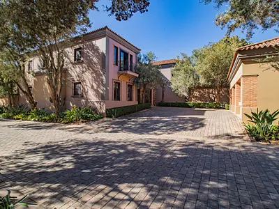 4 Bedroom Townhouse To Rent in Bedfordview - o14H.webp