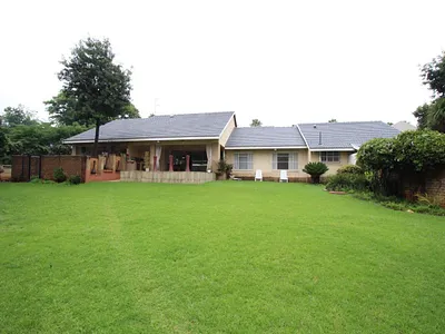 9 Bedroom House For Sale in Bedfordview - rok7.webp