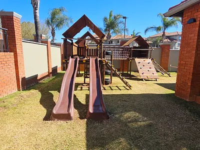 2 Bedroom Townhouse For Sale in Bedfordview - 25b8.webp