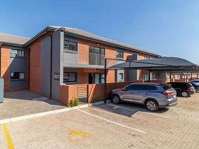 3 Bedroom Apartment For Sale in Johannesburg - i8sS.webp