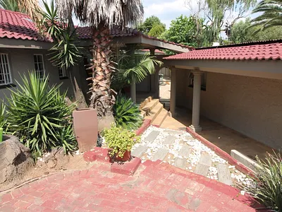 4 Bedroom House To Rent in Edenvale - D7fP.webp