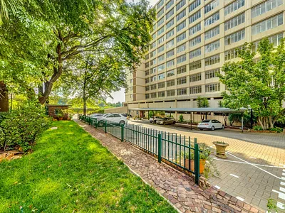 1.5 Bedroom Apartment To Rent in Bedfordview - AEo1.webp