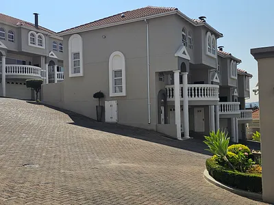 3 Bedroom Townhouse For Sale in Johannesburg - img