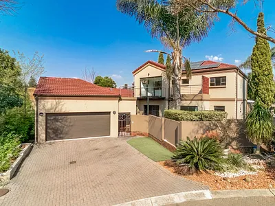 4 Bedroom House For Sale in Edenvale - 57mP.webp