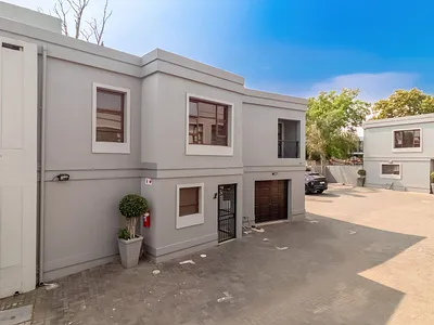 2 Bedroom Townhouse For Sale in Bedfordview - fr8S.webp