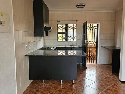 2 Bedroom Townhouse For Sale in Midrand - img