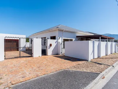3 Bedroom House For Sale in Cape Town - img
