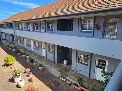 3 Bedroom Apartment For Sale in Cape Town - j5Ph.webp