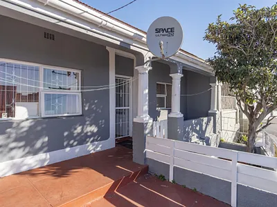 3 Bedroom House For Sale in Cape Town - sIIF.webp
