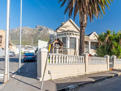 8 Bedroom House For Sale in Cape Town - v5HT.webp