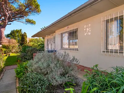 3 Bedroom House For Sale in Cape Town - img