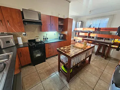3 Bedroom House To Rent in Mountain View, Pretoria - img