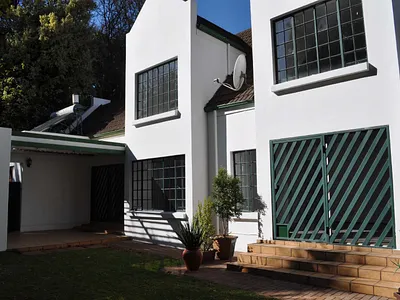 3 Bedroom Townhouse For Sale in Pretoria - jgCk.webp