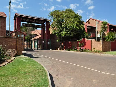 2 Bedroom Apartment For Sale in Moreleta Park, Pretoria - 4fsx.webp