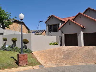 3 Bedroom House For Sale in Olympus AH, Pretoria - DCsP.webp