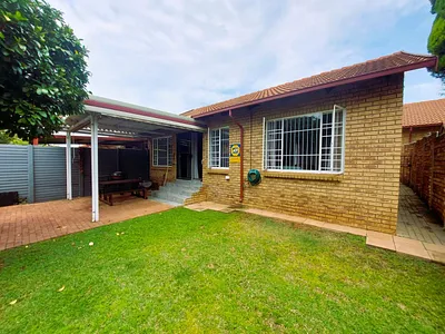 2 Bedroom Townhouse To Rent in Pretoria - QfeX.webp