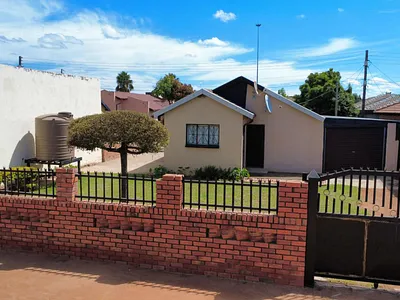 2 Bedroom House For Sale in Temba - img