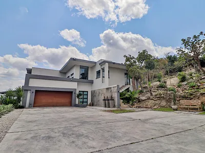 3 Bedroom House For Sale in Nelspruit - 9lUX.webp