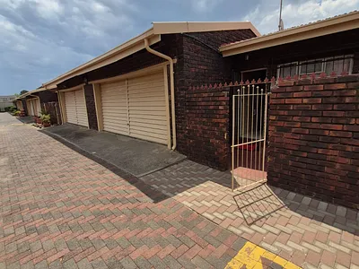 2 Bedroom Townhouse For Sale in Vereeniging - img