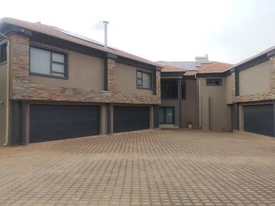 4 Bedroom Townhouse For Sale in Three Rivers East, Vereeniging - qILk.webp