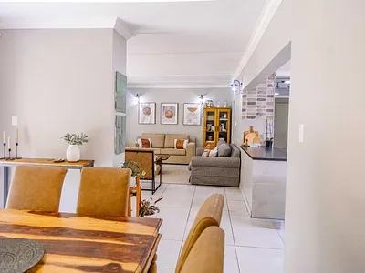 4 Bedroom House For Sale in Sasolburg - h6gP.webp