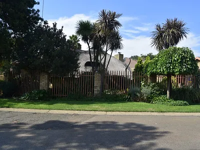 4 Bedroom House For Sale in Sasolburg - 811W.webp