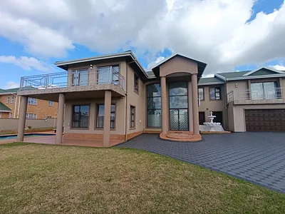 5 Bedroom House For Sale in Umhlanga - 1hKA.webp