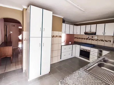 3 Bedroom Apartment To Rent in Phoenix - cCsy.webp