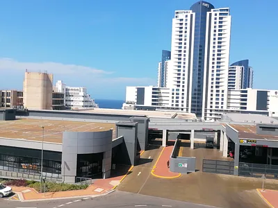 2 Bedroom Apartment For Sale in Umhlanga - AXe5.webp