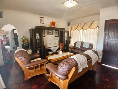 4 Bedroom House For Sale in Durban North - RJ0P.webp
