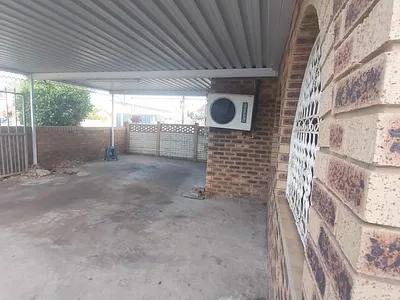 3 Bedroom Townhouse For Sale in Phoenix - CrGq.webp