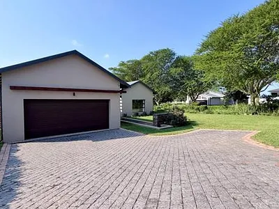 5 Bedroom House For Sale in Zinkwazi Beach - 9a7p.webp