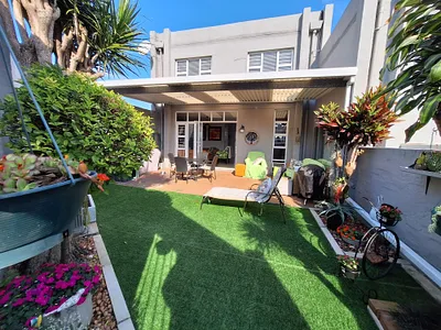 2 Bedroom Apartment For Sale in Umhlanga - GqEm.webp
