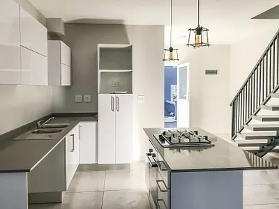 2.5 Bedroom Townhouse To Rent in Durban North - lhsW.webp