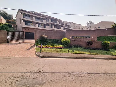 3 Bedroom Apartment For Sale in Umhlanga - pSfb.webp